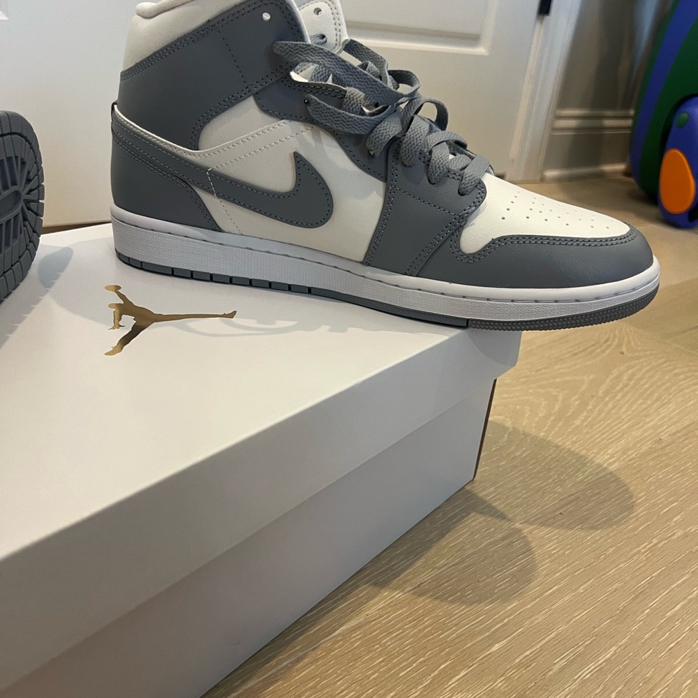Jordan Mid 1